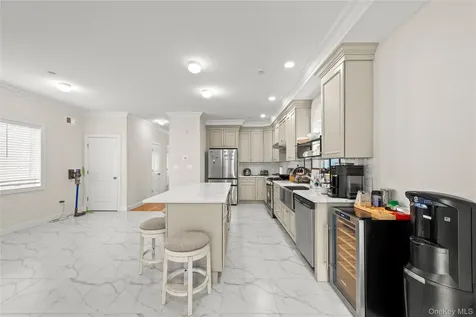 25 Sanford Staten Island NY 10307
