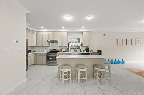 25 Sanford Staten Island NY 10307