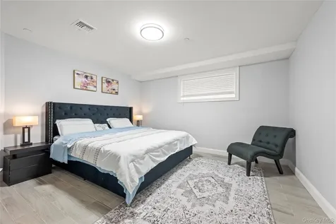 25 Sanford Staten Island NY 10307