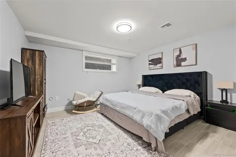 25 Sanford Staten Island NY 10307