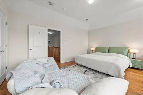 25 Sanford Staten Island NY 10307