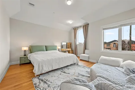 25 Sanford Staten Island NY 10307