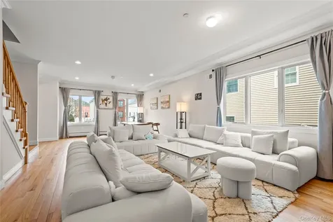 25 Sanford Staten Island NY 10307