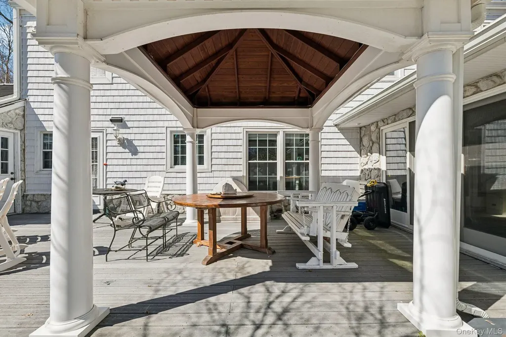 2 Three Pond Road Smithtown NY 11787
