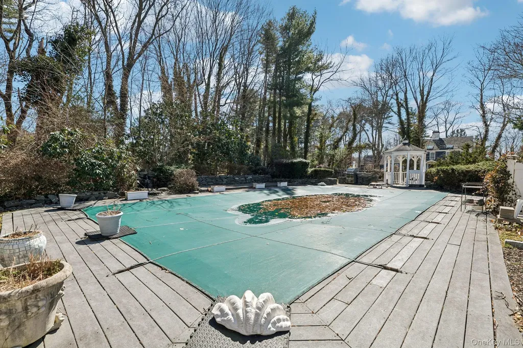 2 Three Pond Road Smithtown NY 11787