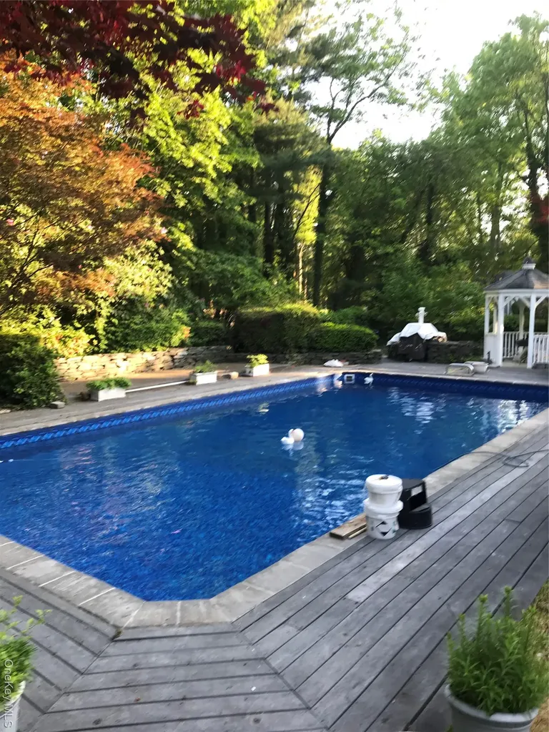 2 Three Pond Road Smithtown NY 11787