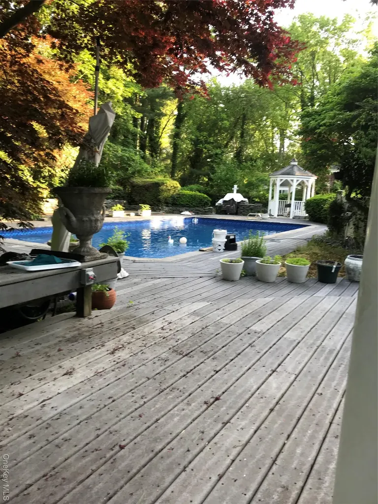 2 Three Pond Road Smithtown NY 11787