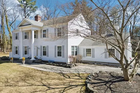 2 Three Pond Road Smithtown NY 11787