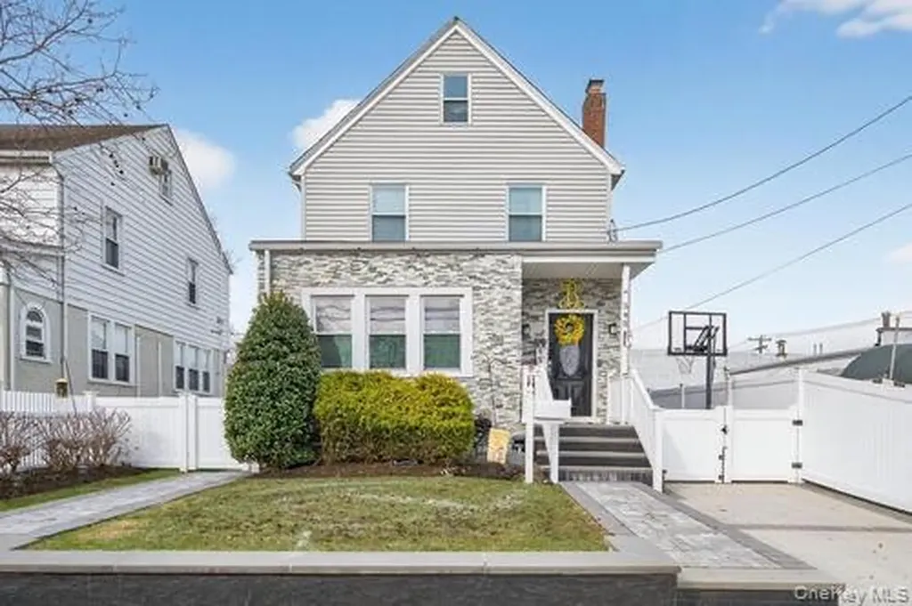 545 Marcellus Road Williston Park NY 11596