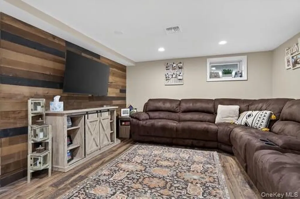 545 Marcellus Road Williston Park NY 11596