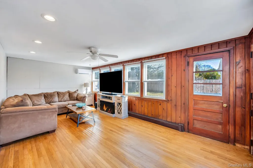 20 Willyn Road Blue Point NY 11715