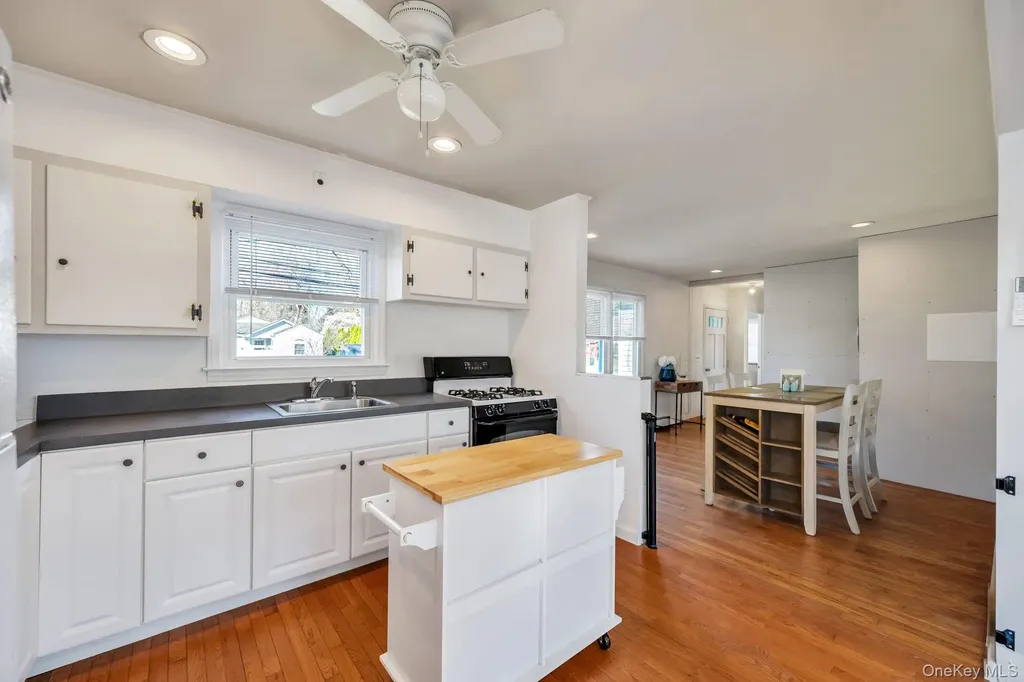 20 Willyn Road Blue Point NY 11715
