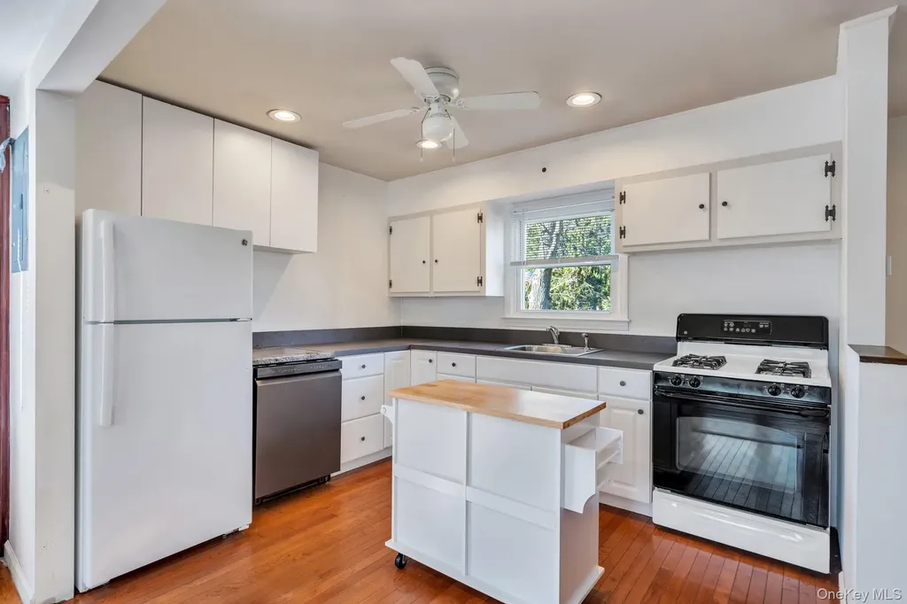 20 Willyn Road Blue Point NY 11715
