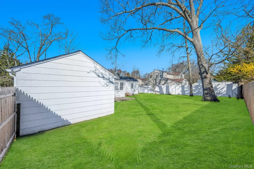 20 Willyn Road Blue Point NY 11715