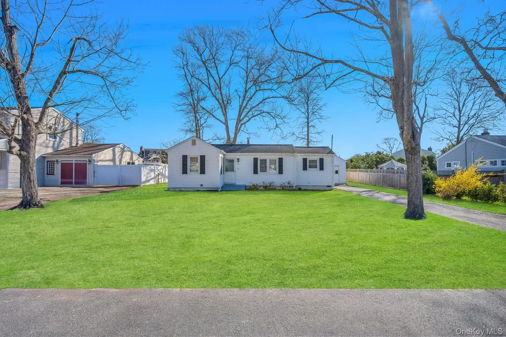 20 Willyn Road Blue Point NY 11715