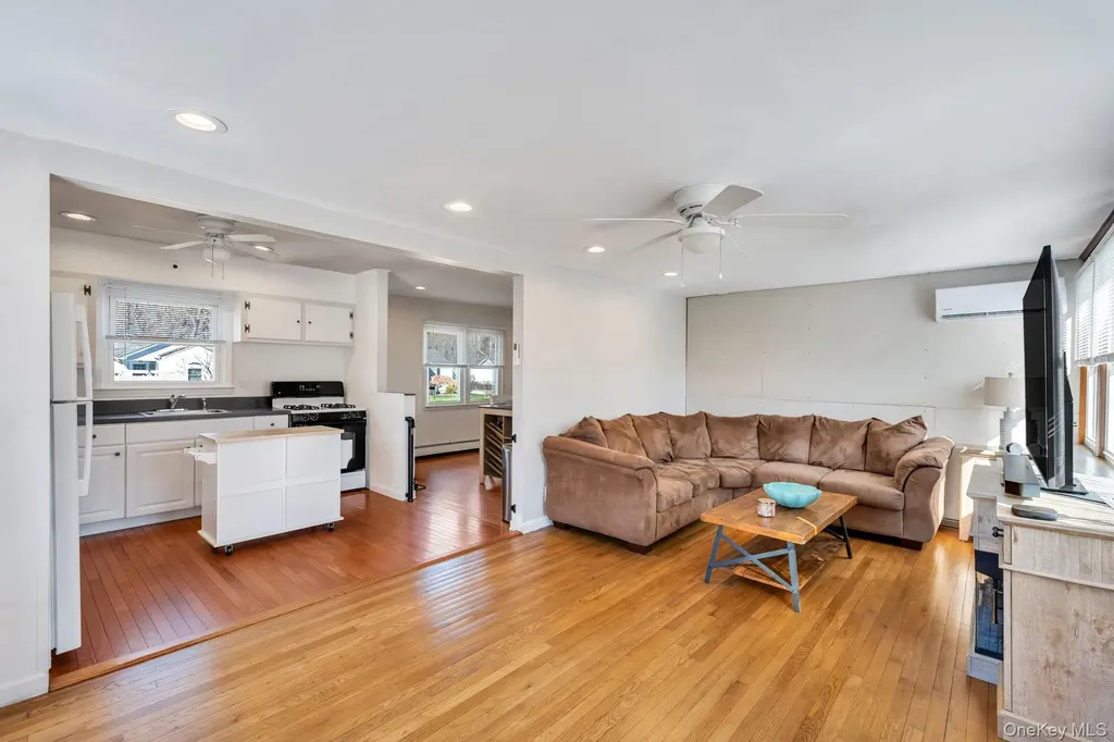 20 Willyn Road Blue Point NY 11715