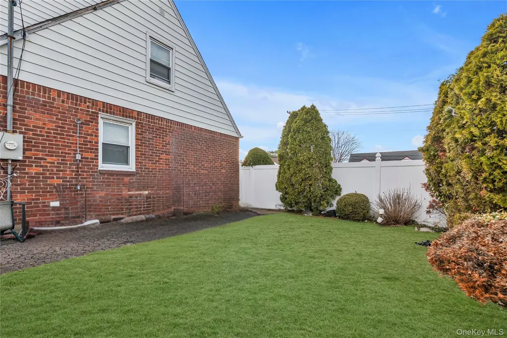 44 Marlowe Road Valley Stream NY 11580