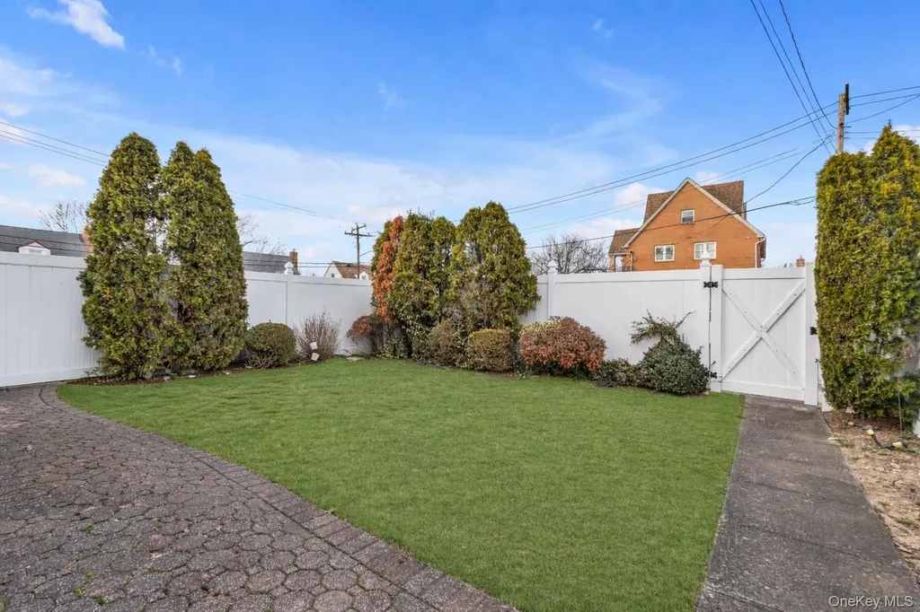44 Marlowe Road Valley Stream NY 11580