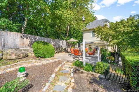 49 Weaver Street Larchmont NY 10538