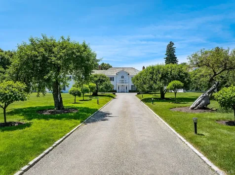 6 Stoneleigh Manor Lane Purchase NY 10577