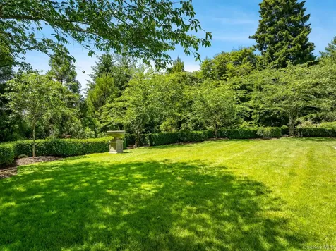 6 Stoneleigh Manor Lane Purchase NY 10577