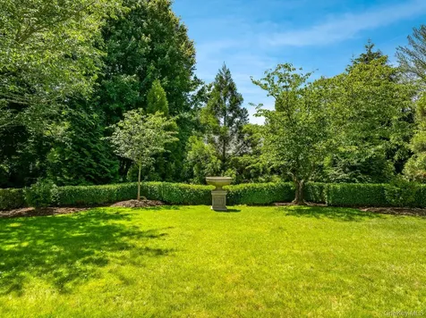 6 Stoneleigh Manor Lane Purchase NY 10577