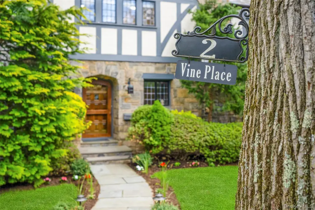 2 Vine Place Larchmont NY 10538