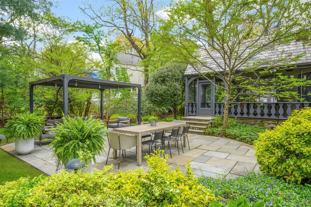 2 Vine Place Larchmont NY 10538
