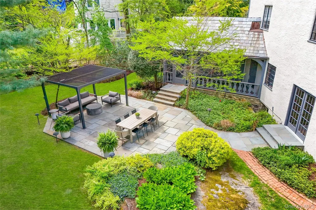 2 Vine Place Larchmont NY 10538