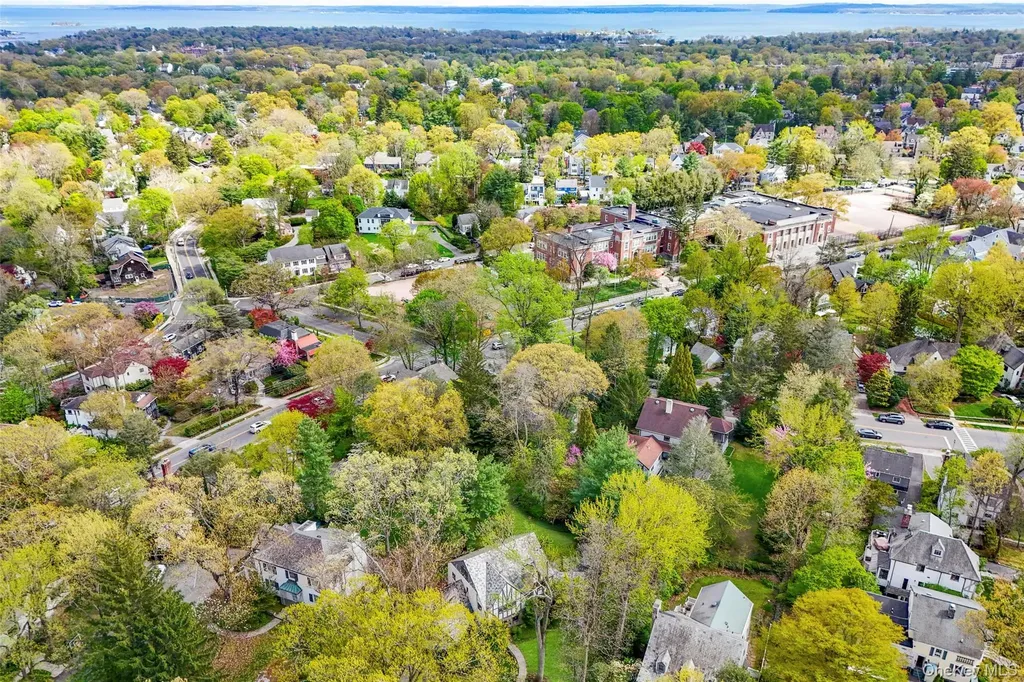 2 Vine Place Larchmont NY 10538