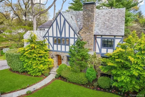 2 Vine Place Larchmont NY 10538