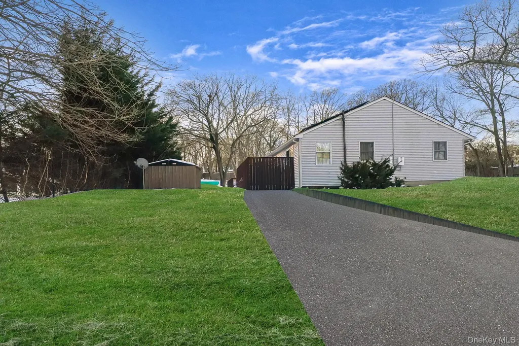 2 Buchanan Avenue Coram NY 11727