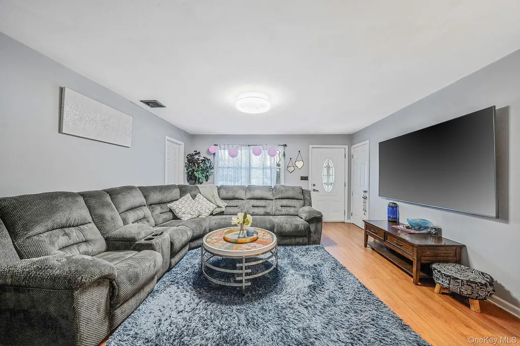 2 Buchanan Avenue Coram NY 11727