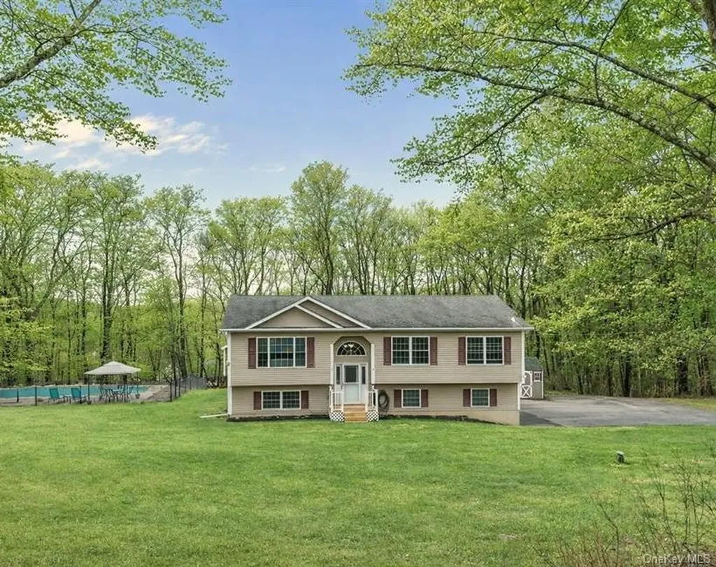 69 Ridge Road Wallkill NY 12589