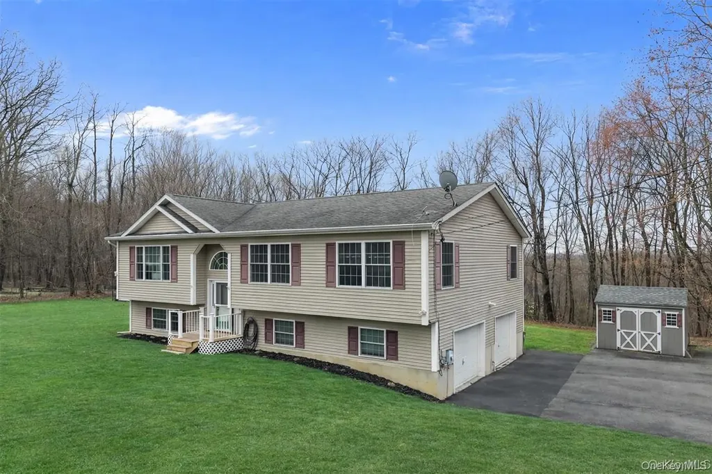 69 Ridge Road Wallkill NY 12589