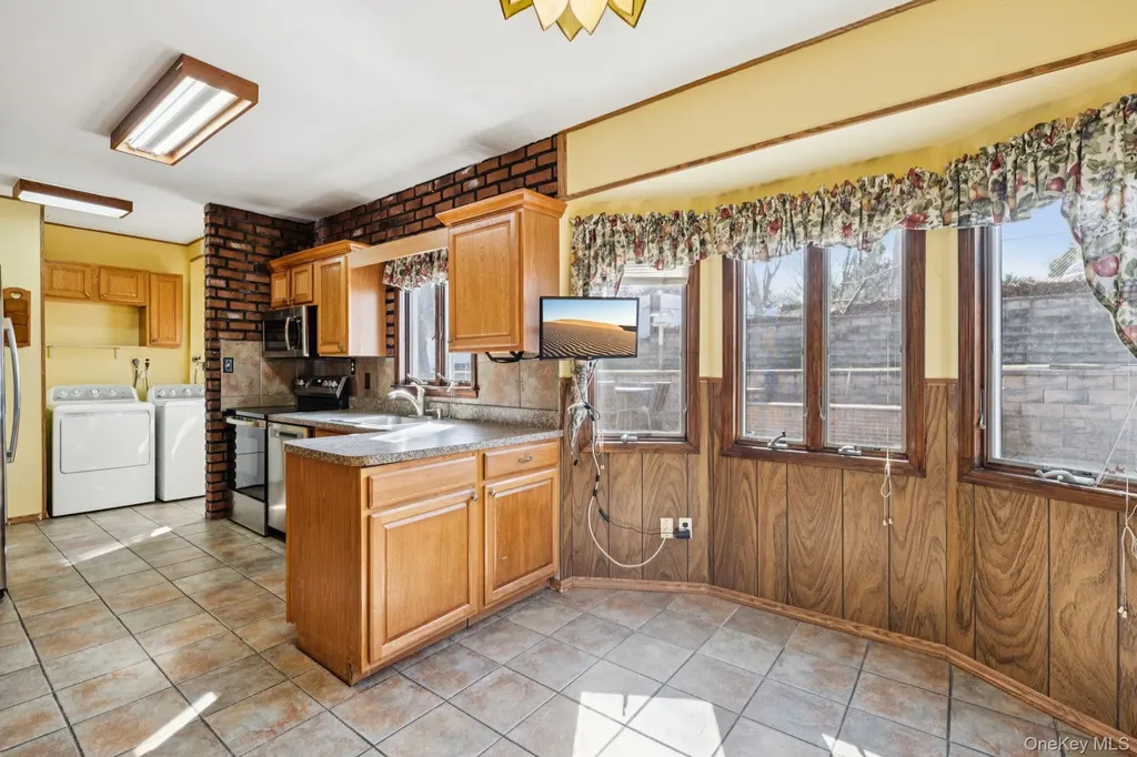 39 Cherry Street Selden NY 11784