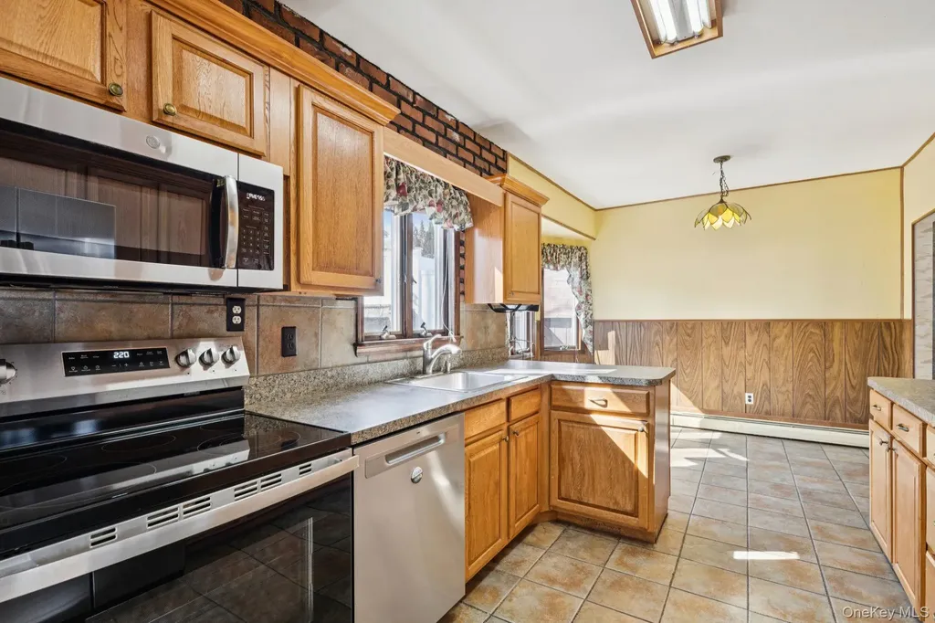 39 Cherry Street Selden NY 11784