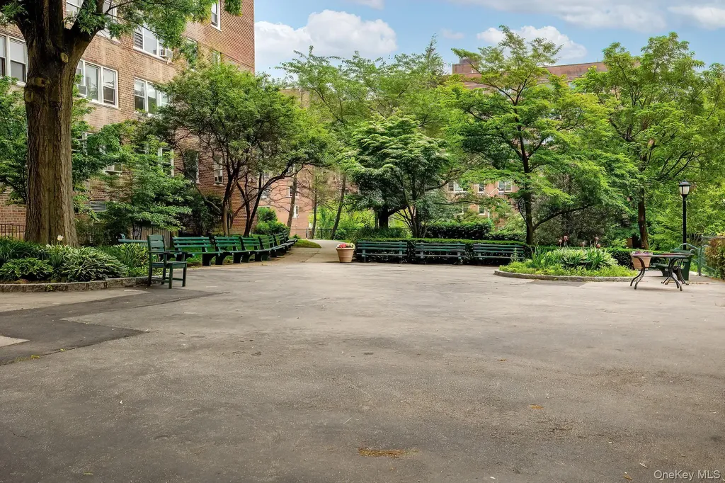 80 Knolls Crescent Bronx NY 10463