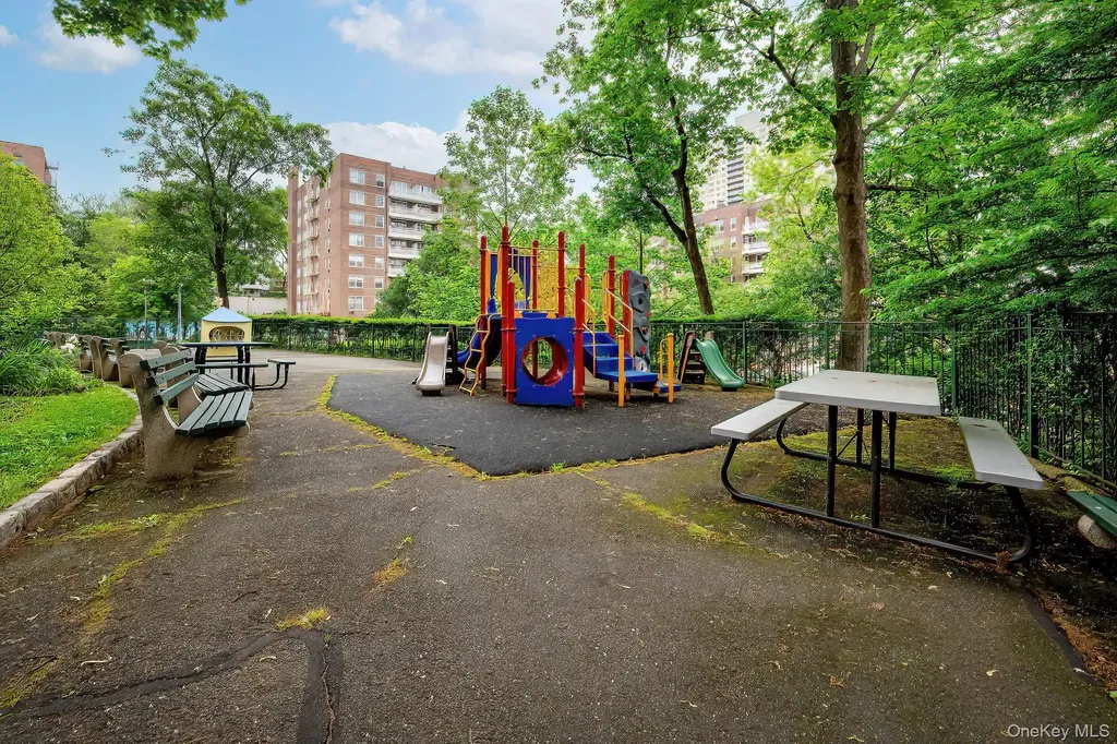 80 Knolls Crescent Bronx NY 10463