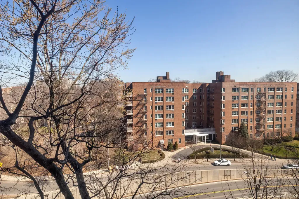 80 Knolls Crescent Bronx NY 10463