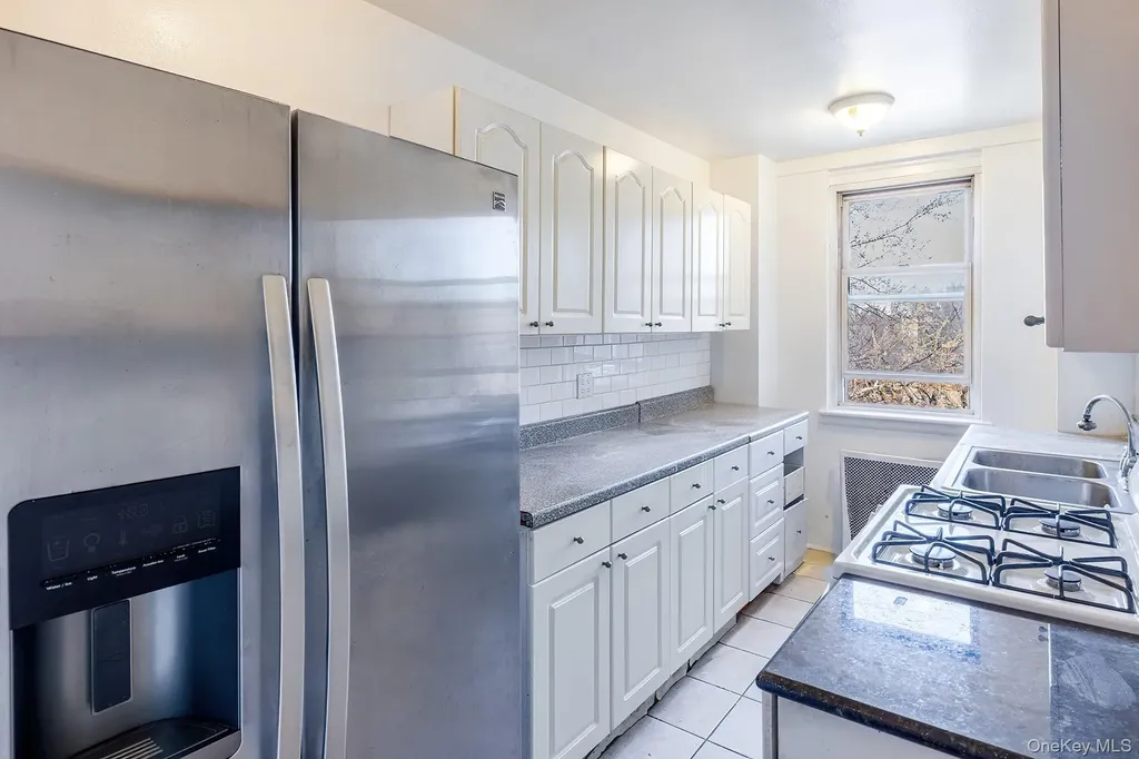 80 Knolls Crescent Bronx NY 10463