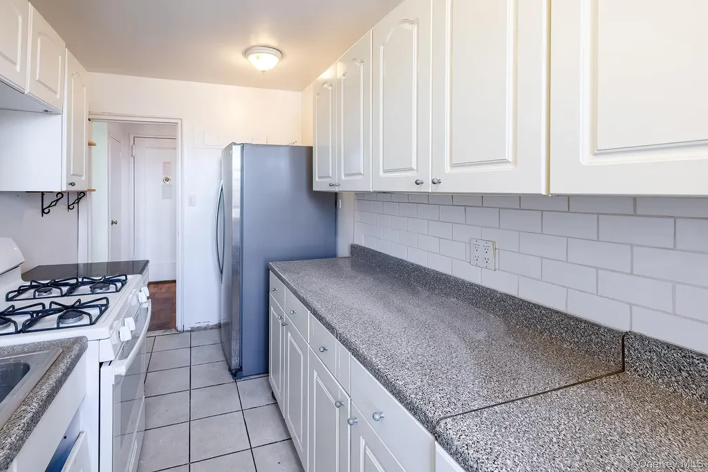 80 Knolls Crescent Bronx NY 10463