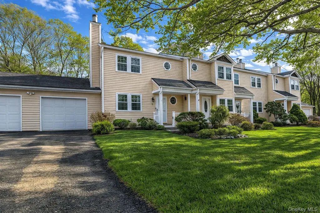 8 Huntington Commons Yaphank NY 11980