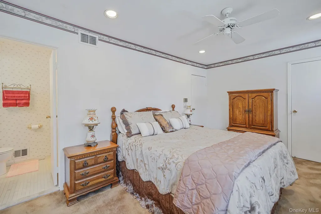 8 Huntington Commons Yaphank NY 11980