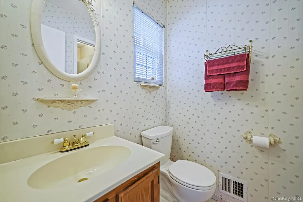 8 Huntington Commons Yaphank NY 11980