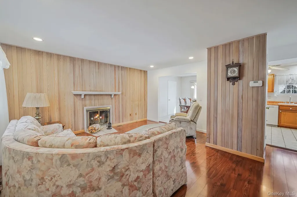 8 Huntington Commons Yaphank NY 11980