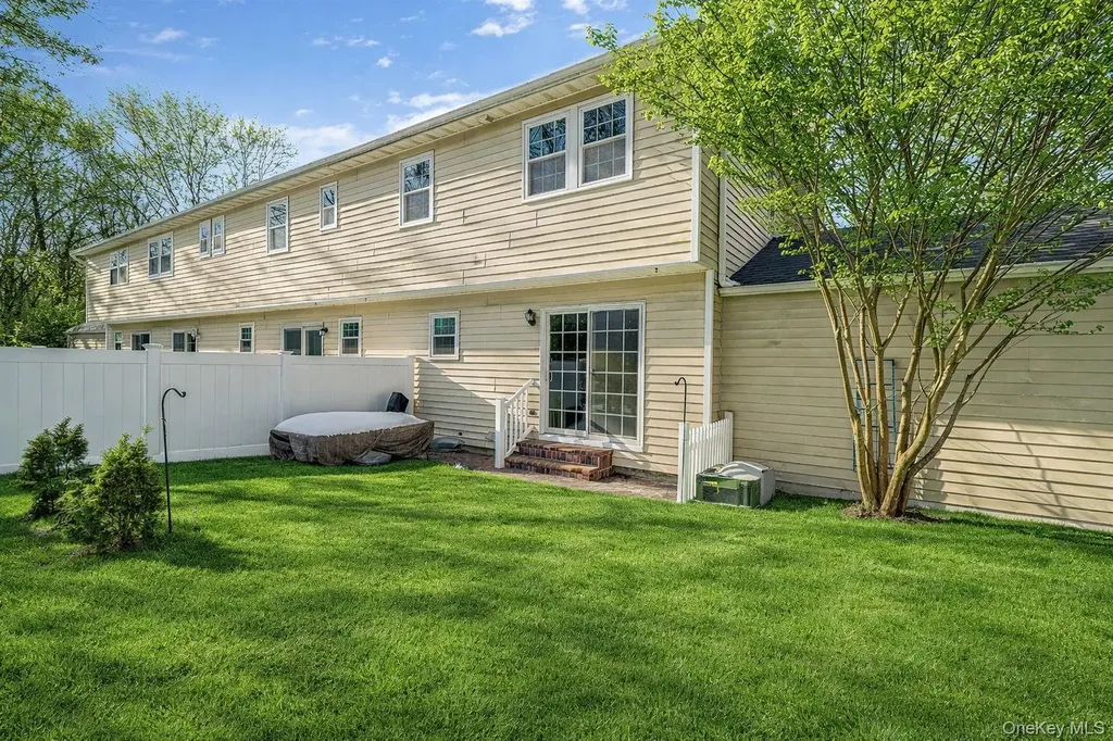 8 Huntington Commons Yaphank NY 11980
