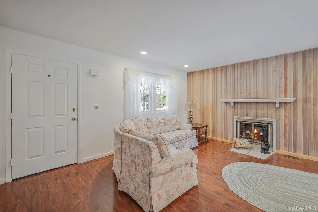 8 Huntington Commons Yaphank NY 11980
