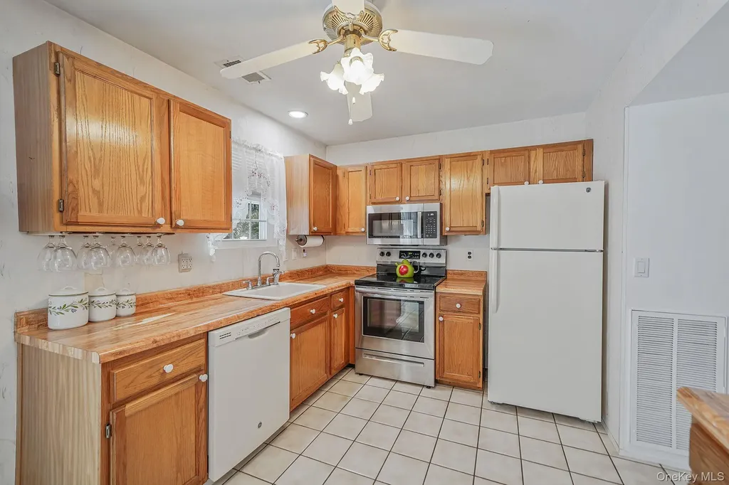 8 Huntington Commons Yaphank NY 11980