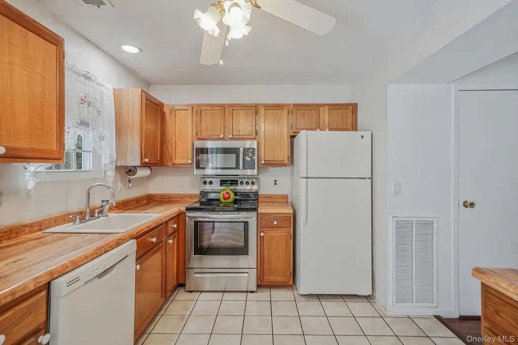 8 Huntington Commons Yaphank NY 11980